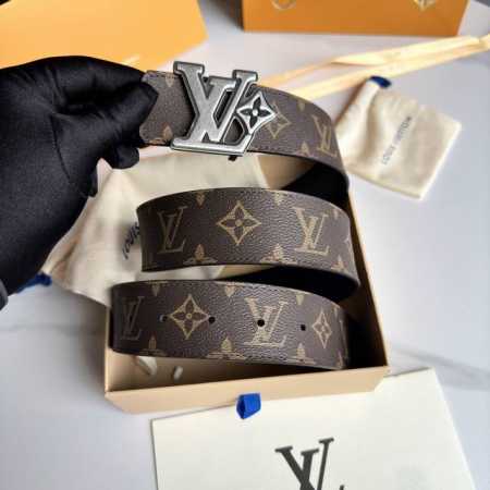 原版包裝 L0Uis Vuitt0N 專櫃最新升級版本 寬度40毫米 精湛工藝定制帆布面料襯托進口小牛皮底 搭配精鋼搭扣 雙面用 經典百搭款 - 点击图像关闭
