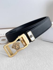 品名：范思哲.Versace.皮带腰带自动皮带 型号：自动带，纯钢材质经典人头自动扣，图片实物拍摄 腰带：百分百头层牛皮，自动带身，保证真皮。24K纯钢扣永不掉