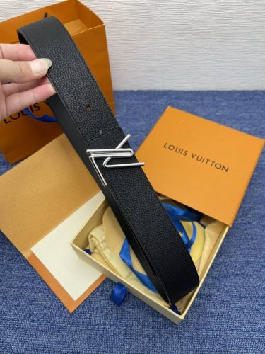 特 Lv.路易威登 全套包装 原版品质 代工厂货品 40Mm宽度 正品一体铸造五金钢扣，原厂皮料 双面原厂定制面料，区别市场货