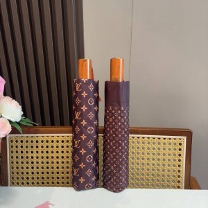 Louis Vuitton 路易威登 三折自动折叠晴雨伞 新涂层技术深色伞面 拥有令人惊喜的遮光效果！