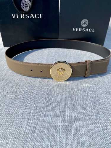 特 宽度：3.8Cm 范思哲此掌纹腰带饰有标志性的Versace美杜莎头像扣，彰显品牌格调。是一款精美的衣橱必备单品。秀场同款！