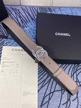 宽度3.0Cm Chanel 香奈儿 此腰带柔软的进口小牛皮金 银色方钻金属钢扣。 - 点击图像关闭