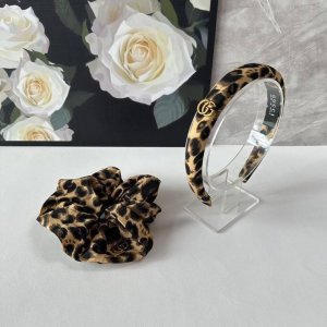 特 两件套 配专柜包装 Gucci 古驰 最新爆款来啦豹纹两件套发箍发圈 优雅的Girl值得入手 非常好搭配 气质有品位 建议两个一齐佩戴 神奇的仙