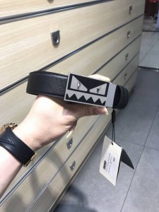 配送专柜包装 打孔针 特批 宽35Mm，原单进口双面头层牛皮，搭配原单钌钯电镀磨胶扣，手感.油边近乎完美，原产小牛皮纹，质感无可挑剔，出众的细节，高清实拍，货真
