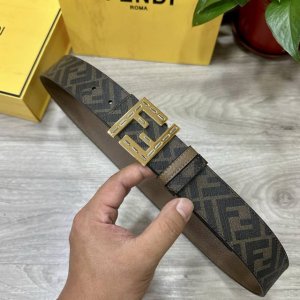 fendi 芬迪 专柜同款 宽4.0Cm 双环正反用腰带 Ff按钉搭扣 棕色Cuoio Romano皮革材质 反面面料带有烟草黄和黑色Ff图案 黑色珐琅金属饰面