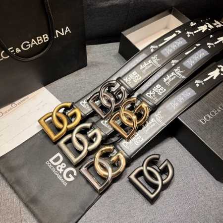 p270 Dg。宽4.0Cm Dolce&Gabbana 新款 全新印花小牛皮腰带，摩登干练配饰，缀以双色电镀金属 Dg 徽标搭扣 - 点击图像关闭