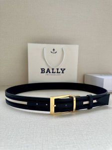 特 Bally 巴利 专柜同款 宽3.4这款选用面皮搭布条 反面进口牛皮精制而成 正面金属搭扣，简约百搭 可调式长度可轻松匹配完美尺寸