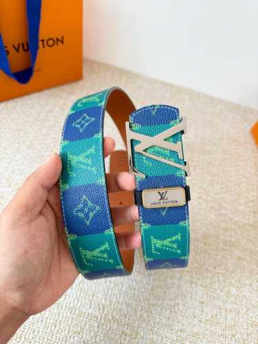 品名： Lv..路易..威登腰带皮带原单 型号：挂扣，经典纯钢材质挂扣，头层牛皮，图片实物拍摄 材料：头层牛皮，挂扣系列，纯钢材质扣头，镀钯电镀工艺永不掉色。原