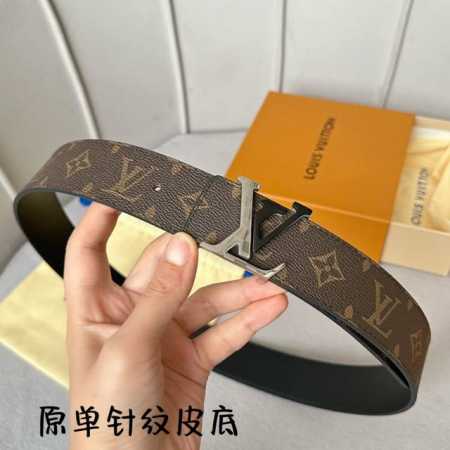 特 寬：40Mm 驢家新品 寬度40Mm 驢家Ss23早春新品腰帶系列 意大利原廠皮料 扣頭採用雙拼視覺效果工藝 全方位精打細磨 精密度厚金電鍍 雙面用 - 点击图像关闭