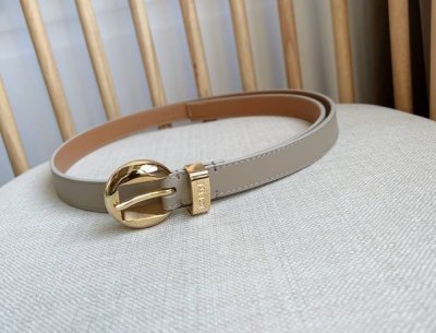 Loewe 罗意威 专柜最新同款腰带 选用光滑牛皮革窄款腰带 配有Anagram Pebble针扣 卓越的工艺 个性的造型 精美的材质 宽:2.0Cm