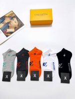 配包装 一盒5 双 男女同款 Lv 路易威登 经典字母Logo Ins超火爆短袜，纯棉面料，潮人必备 ，经典配色 个性时尚百搭款，你值得拥有哦