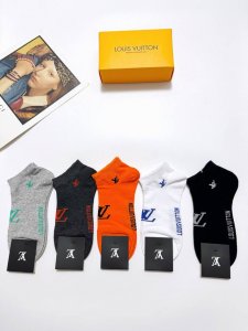 配包装 一盒5 双 男女同款 Lv 路易威登 经典字母Logo Ins超火爆短袜，纯棉面料，潮人必备 ，经典配色 个性时尚百搭款，你值得拥有哦
