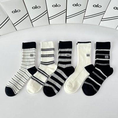 特 配专柜包装 Alo 新款羊绒刺绣中长款堆堆袜袜子！一盒五双，专柜同步筒袜袜子，大牌出街，潮人必备超好搭