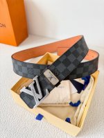 品名 Lv..路易..威登腰带皮带原单 型号 挂扣 经典纯钢材质挂扣 头层牛皮 图片实物拍摄 材料 头层牛皮 挂扣系列 纯钢材质扣头 钯镀电镀工艺永不掉色 原版