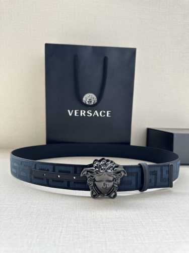 宽度3.8Cm Versace 织物腰带，饰有提花greca图案，配有la Medusa搭扣。 La Medusa五金配件 搭扣闭合 面料：100%锦纶 里料：