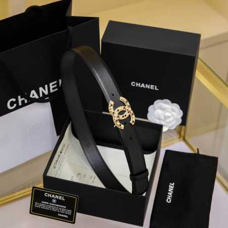 chanel 24S Cc 珍珠 水钻 白 与 黑 字母 Logo搭扣 黄铜金属小牛皮腰带 手感柔软 细腻 3.0Cm 码数75- - - 点击图像关闭
