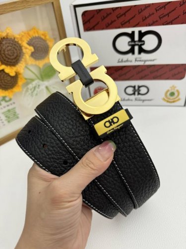 品名：菲拉格幕 原单 材质：原单牛皮腰带 百分百头层牛皮腰带保证真皮，24K纯钢扣，专柜原单品质、做工精细，时尚大牌，送人自用首选包装： 请认准如图专柜包装赠送