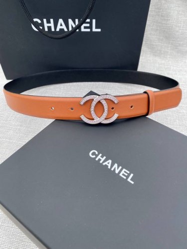宽度3.0Cm Chanel 香奈儿 女士腰带皮带新款柔软的内衬进口小牛皮搭配精品镶钻钢扣金 银色扣。