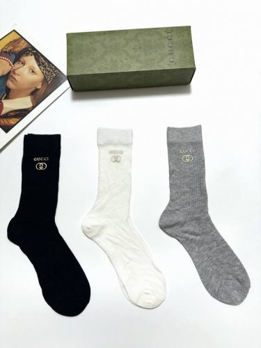 配包装 一盒3 双 Gucci 古琦 经典字母Logo 超薄透气中筒袜 ，Ins超火爆空调袜，潮人必备 ，经典配色 个性时尚百搭款，你值得拥有哦