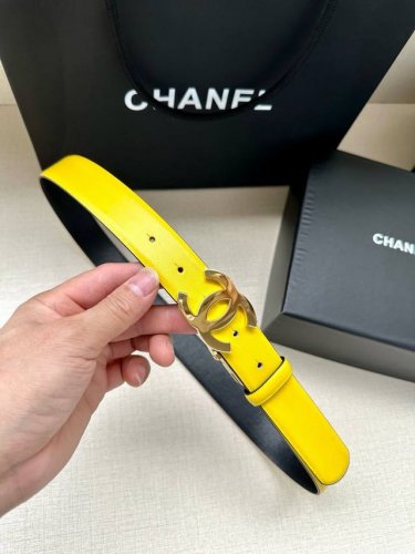 特 宽度3.0Cm Chanel香奈儿 旋转 双c小牛皮与银色 枪色 金色金属腰带 多颜色女款腰带搭配！此五金可旋转使用 带身均两面颜色 。
