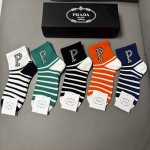特 Prada 普拉达新品中筒袜子 一盒五双 纯棉材质织造，提花经典标志，柔软舒适，大牌出街，潮人必备超好搭