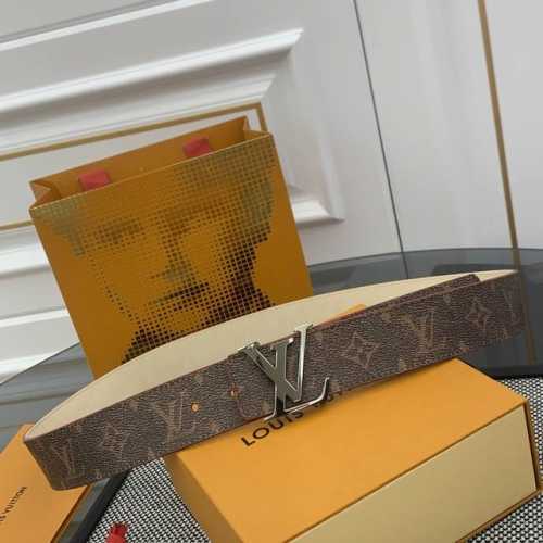 P4.0Cm Pharrell Williams 以 New Steamer 系列的 Monogram 帆布重绎经典 Lv Initiales 双面腰带，呈现个