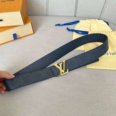 寬度：40Mm Lv Pyrmide Truck L Oeii雙面腰帶 驢家 海外原單代特供 面為進口小牛皮壓飾有標誌性品牌圖案效果工藝 原廠配色柔軟小牛皮底
