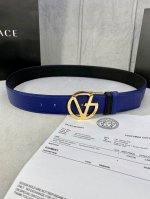 宽度4.0Cm Versace 范思哲 此款两面用皮革腰带的搭扣饰有品牌标志性的金 银色闪光virtus五金配件。