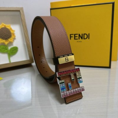 品名：芬迪 Fendi 原单 材质：原单牛皮腰带 百分百头层牛皮腰带保证真皮，24K纯钢扣，专柜原单品质、做工精细，时尚大牌，送人自用首选 包装