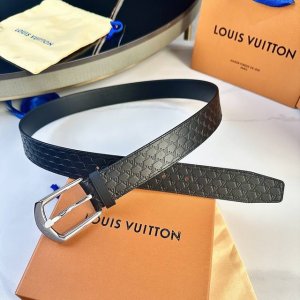 原版包裝 DDD L0Uis Vuitt0N 今季新品 男士原單腰帶 寬度35毫米 雙面選用進口小牛皮 帶身壓飾帶有小標誌 搭配經典款針扣 簡約大方 百搭款 D