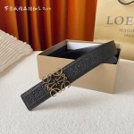 特 Loewe 罗意威 专柜同款 新款压花 选用柔软双面小牛皮制作，时尚百搭，宽3.2Cm