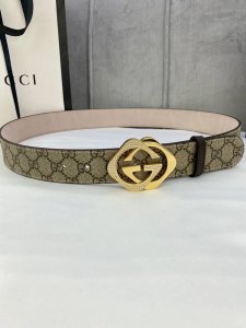 宽度4.0Cm Gucci Marmont系列每一季都会推陈出新 为灵感源于70年代的标志性镶嵌施华洛世奇元素水晶Gg钢扣 配件注入现代精髓 Supreme帆布