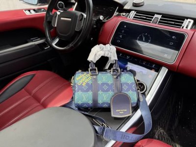 高端货 新款 “Louis Vuitton”Lv单肩包 路易威登单肩包手提 差包 M25786包 Louis Vuitton 金色五金件 撞色设计 单肩手提包