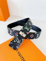 品名： Lv..路易..威登腰带皮带原单 型号：挂扣，经典纯钢材质挂扣，头层牛皮，图片实物拍摄 材料：头层牛皮，挂扣系列，纯钢材质扣头，钯镀电镀工艺永不掉色。原