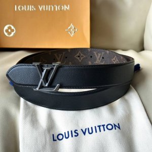 L0Uis Vuitt0N 今季新品 原單腰帶 寬度35毫米 經典防水帆布面料進口小荔枝紋做底 搭配菱形鋼扣五金 可雙面使用佩戴