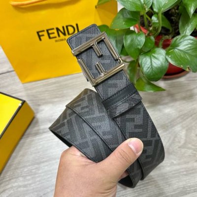 Fendi 芬迪 专柜同款 宽4.0Cm 双环正反用腰带 Ff按钉搭扣 黑色Cuoio Romano皮革材质 反面面料带有烟草黄和黑色Ff图案 四方金属饰面 时