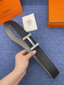 品牌爱马仕 特 描述采用高级真皮精制而成，触感厚实，饰以商标带扣。腰带为意大利尺寸，请在购买前参阅腰带尺寸指南. 铜扣金属配件 黑色皮革，采用环保工艺制作而成