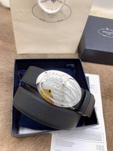 prada 纯原普拉达双面腰带，意大利外贸公司单，Saffiano十字纹牛皮，原厂拉丝五金。男士时尚日常生活皮带，上身效果百搭休闲。宽度3.5Cm，官网同步！