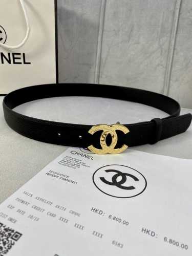 宽度3.0Cm Chanel 香奈儿 荔枝纹牛皮 金 银色花纹金属钢扣。