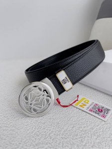 品名：罗意威.Loewe 腰带 皮带 自动带 型号：挂扣，纯铜材质自动扣，自动皮带身，图片实物拍摄材料：百分百头层牛皮，保证真皮。24K纯铜扣，永不掉色专柜同等