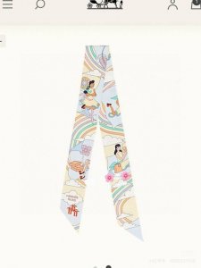 穿荷葉裙的女孩 爱马仕Hermes“ Carres Volants” Twilly小丝巾 Twilly小丝巾 100%桑蚕丝 这款小巧的真丝配饰佩戴方式千变万化