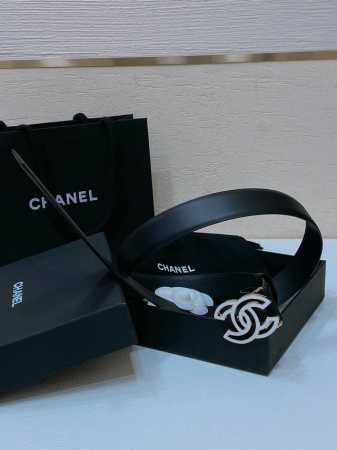 Chanel 24C 树脂黑 与 白 水钻金色金属 Logo搭扣 黄铜金属进口胎牛皮带身 手感柔软 细腻 3.0Cm - 点击图像关闭