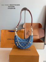 配礼盒 Lv _豌豆 可盐可甜的天花板 Lv豌豆包的名字叫Loop，意思是“环形”，但因为长得实在太像豌豆了，所以大家便不约而同把它称为“豌豆 它的长度是最黄金