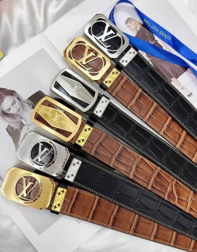 皮带：Lv..路易..威登顶级原单复刻. 腰带：百分百头层牛皮，保证真皮。雕花镂空设计24K纯钢扣.永不掉色进口原厂鳄鱼皮纹路.纯手工双线缝制工艺双面两用专柜同