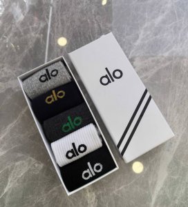 特 配包装 Alo 新款中长筒款堆堆袜袜子！一盒五双， 专柜同步筒款袜子，大牌出街，潮人必备超好搭