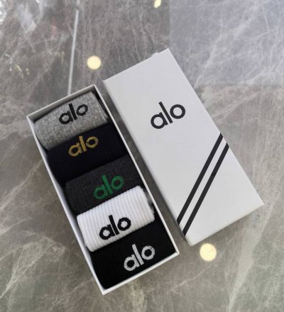 特 配包装 Alo 新款中长筒款堆堆袜袜子！一盒五双， 专柜同步筒款袜子，大牌出街，潮人必备超好搭