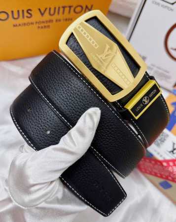皮带：LV..路易..威登顶级复刻. 腰带：原单品质百分百头层牛皮，保证真皮。雕花镂空工艺.真空电镀.永不掉色.24K纯钢扣头层小牛皮荔枝纹双面可用专柜同等质量 - 点击图像关闭