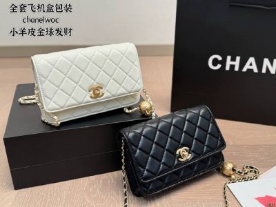 全套飞机盒包装 Chanel Woc 小羊皮 金球发财包 最近好多明星都在背Chanel 这款包是由老佛爷Karl Lagerfeld和Chanel现任创意总监