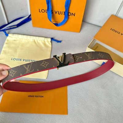 特 L0Uis Vuitt0N 今季新品 驴家女士原單腰帶 寬度30毫米 定制经典帆布面料搭配小荔枝纹小牛皮底 全新开模双层间色新款五金 可双面佩戴 多色可选。