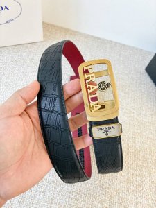 品名：普拉达 Prada腰带 皮带自动带 DDD 型号：自动带，经典纯钢材质自动扣，图片实物拍摄 DDD 材料：百分百头层牛皮，保证真皮。24K纯钢扣专柜同等质